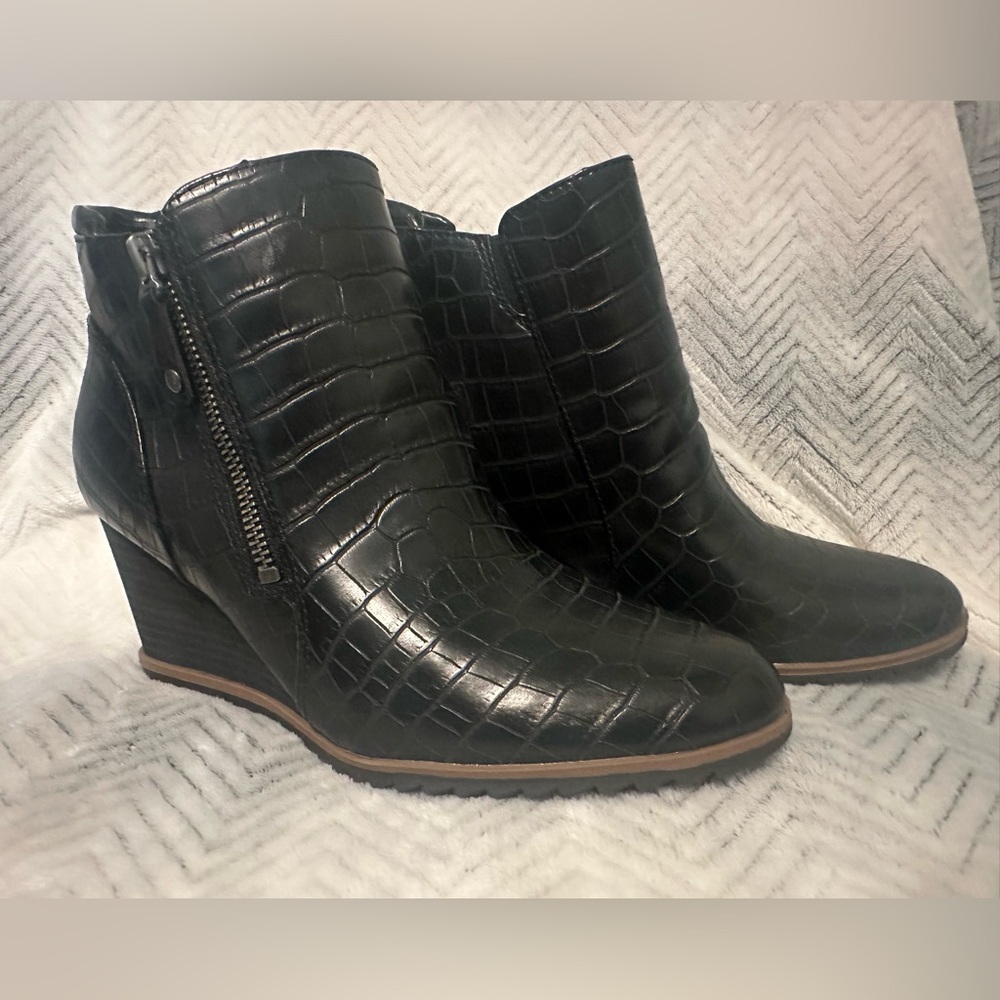 SOUL Naturalizer Haley Black Croc Wedge Booties Sz 8